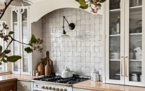 Illuminating Interiors Glazed Brick Backsplash Ideas